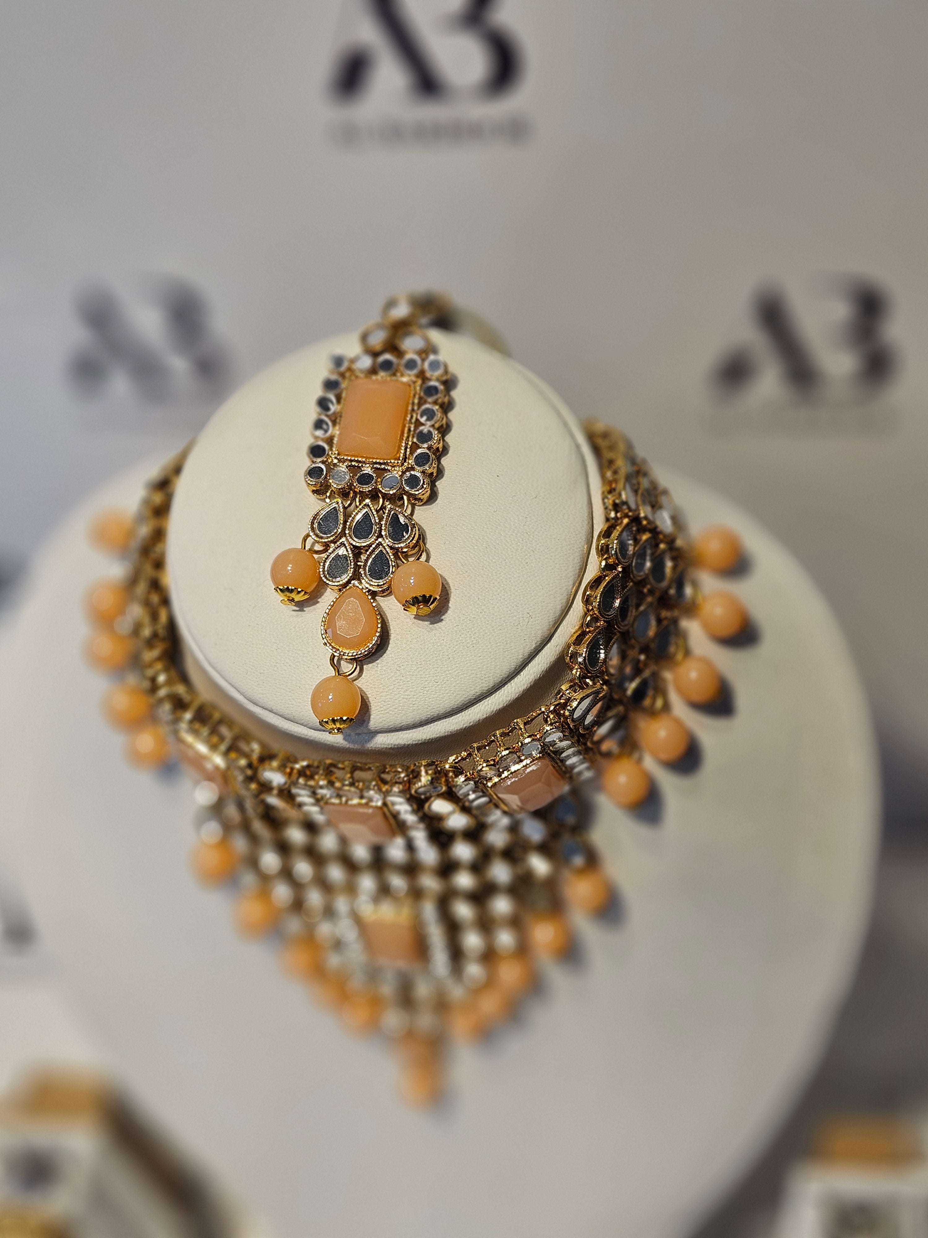 Womens Jewellery Set including Necklace, Earrings & Tikka / Headpiece