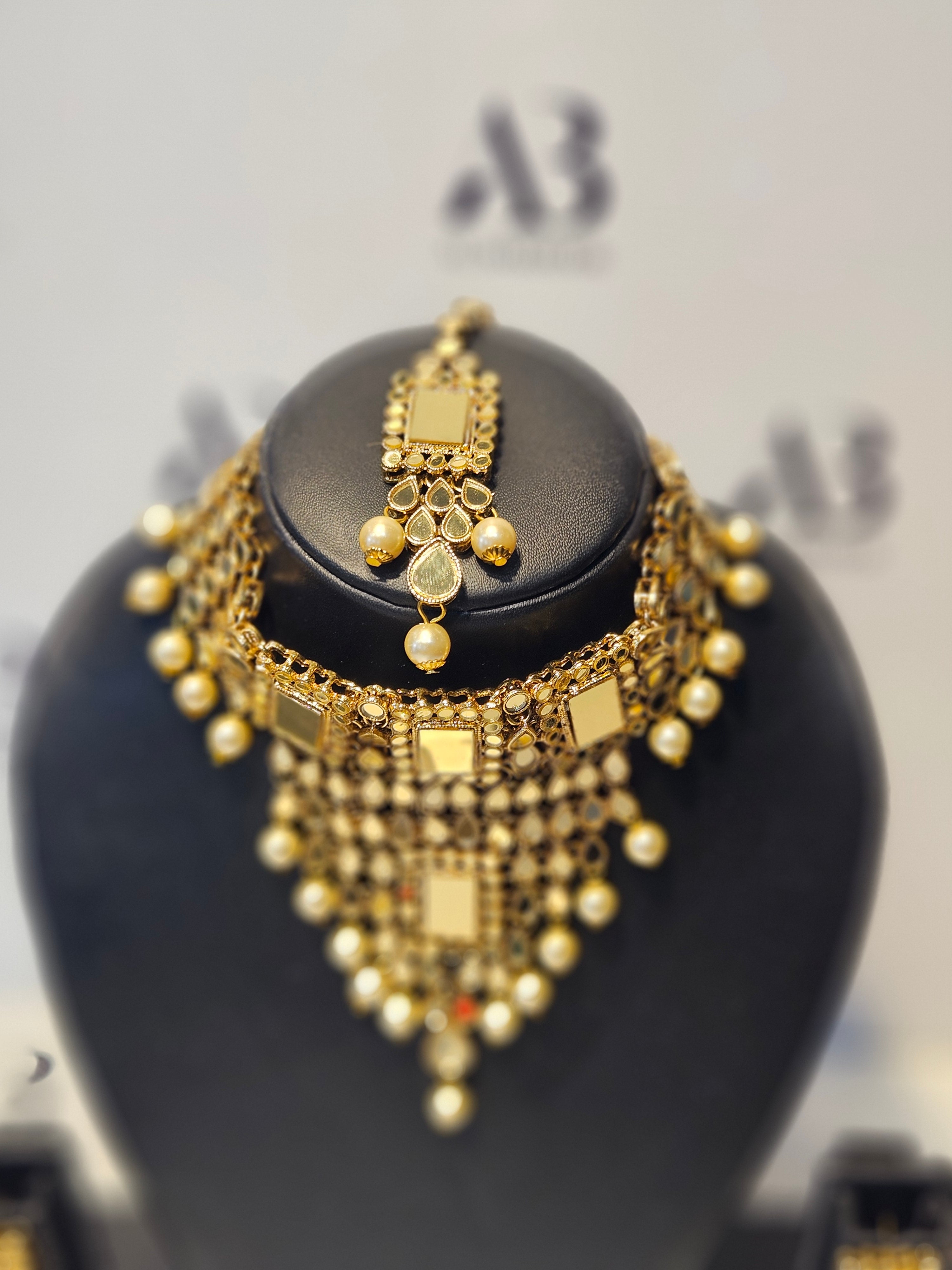 Womens Jewellery Set including Necklace, Earrings & Tikka / Headpiece