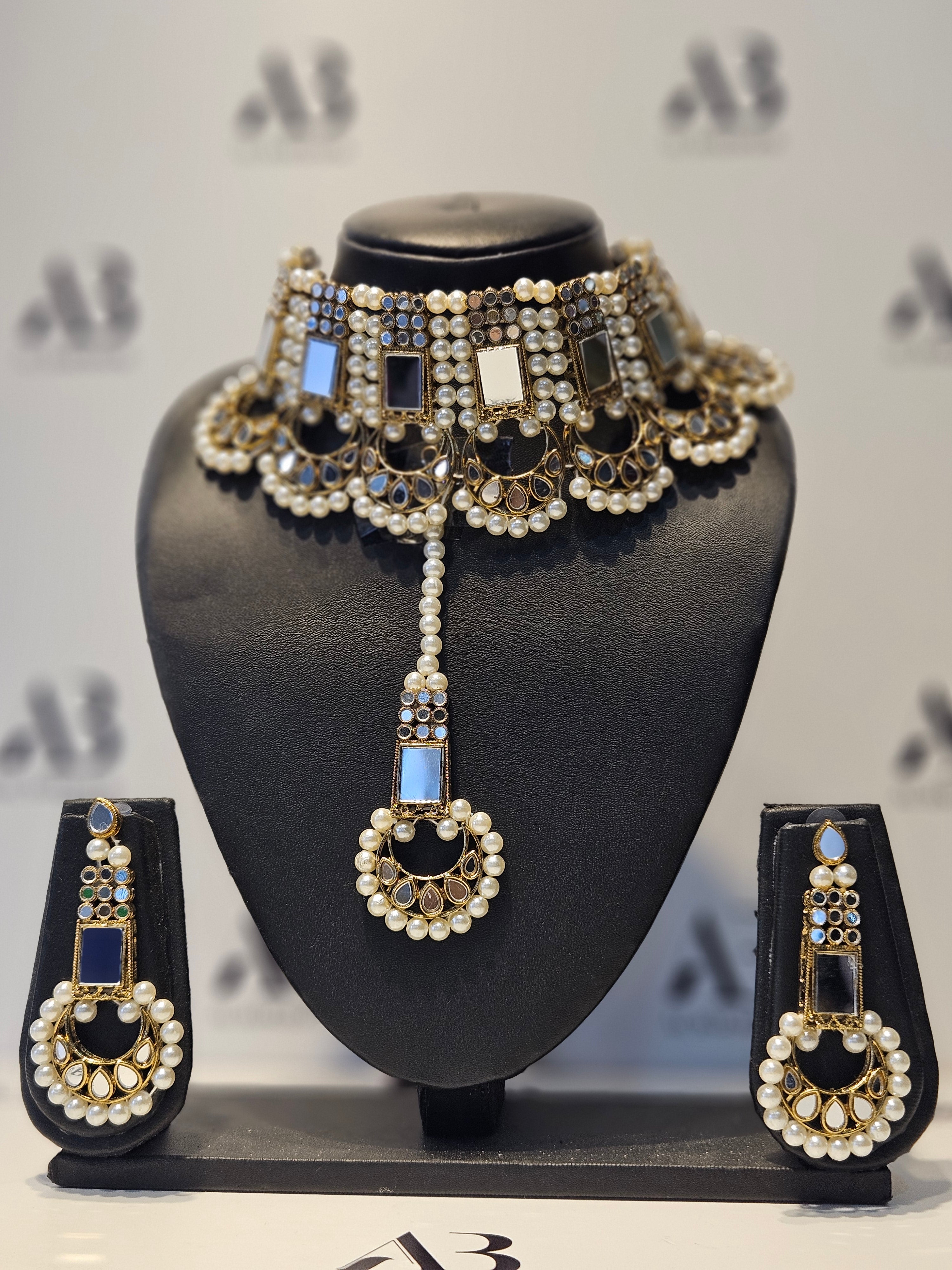 Elegant Women's Jewellery Set including Necklace, Earrings & Tikka / Headpiece