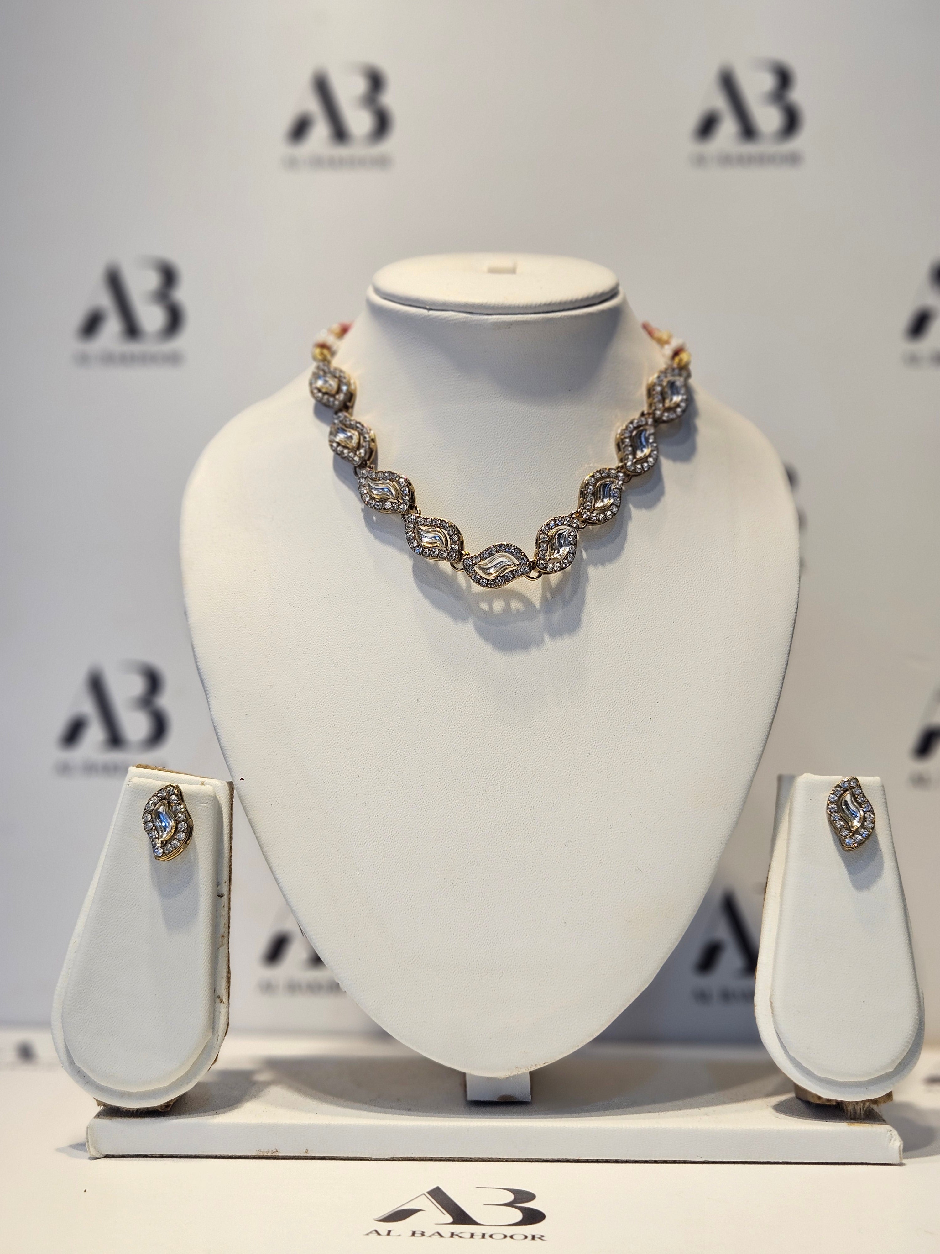 Gold / Silver Womans Necklace and Earrings set