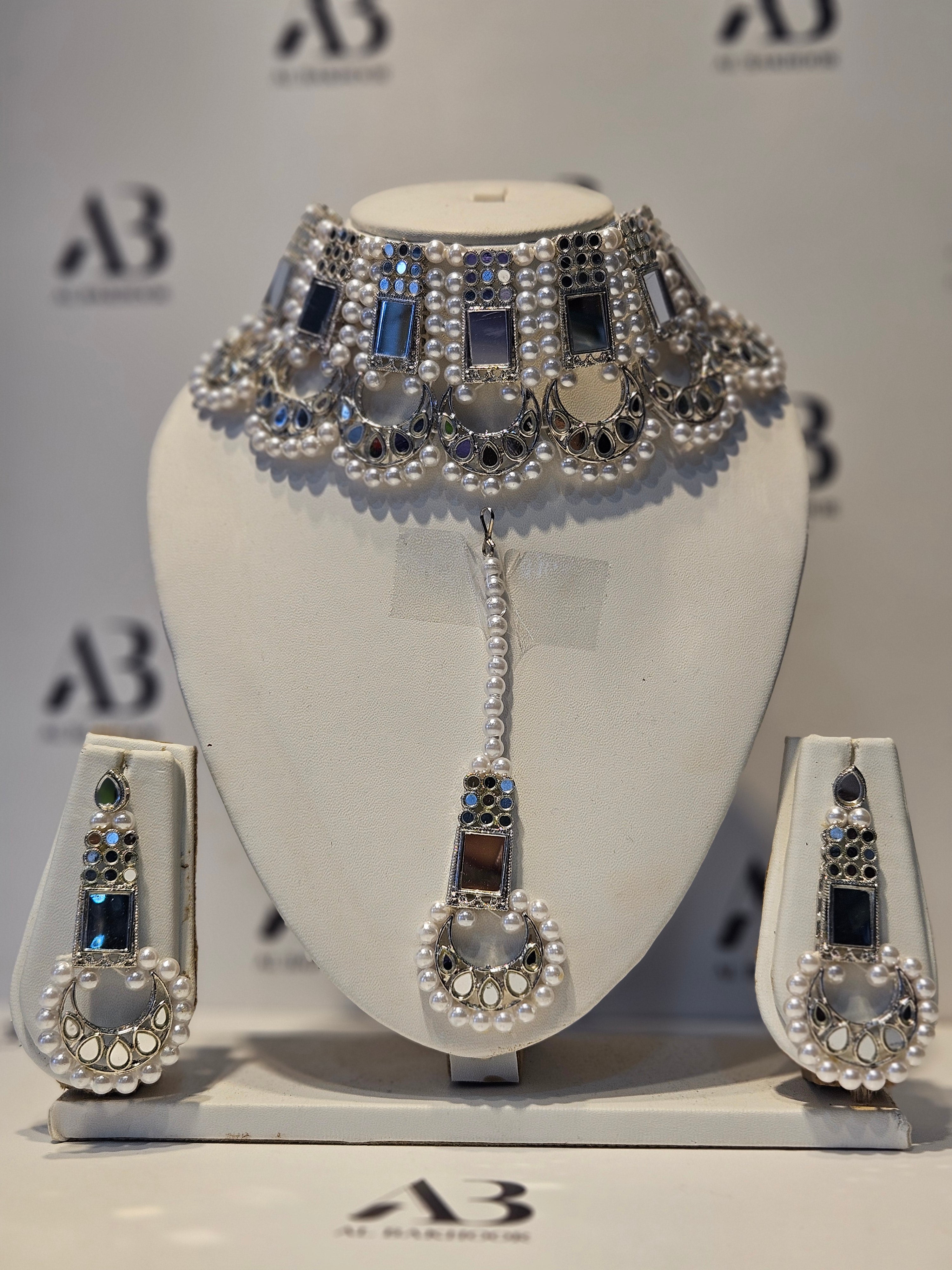 Elegant Women's Jewellery Set including Necklace, Earrings & Tikka / Headpiece