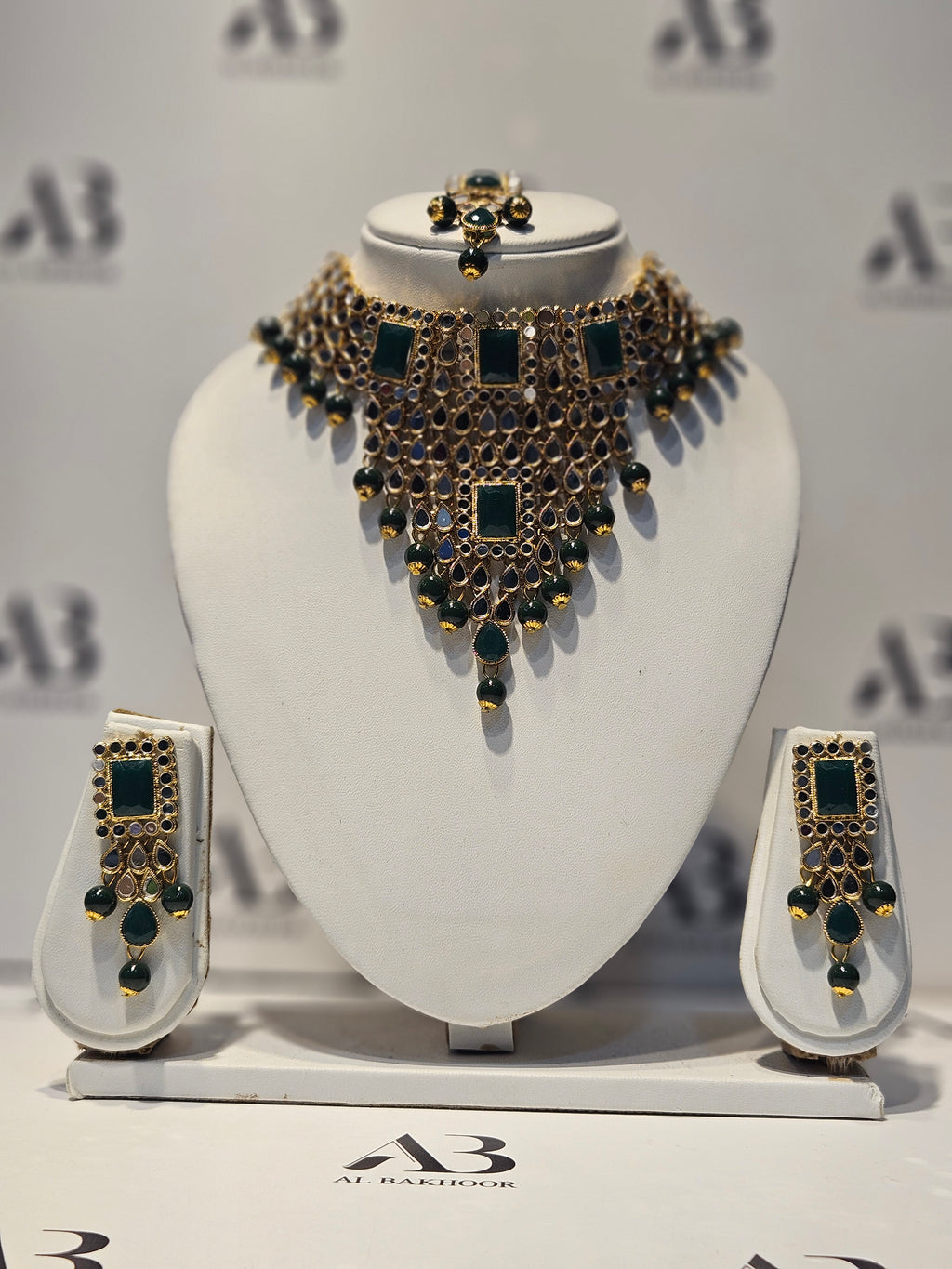 Womens Jewellery Set including Necklace, Earrings & Tikka / Headpiece