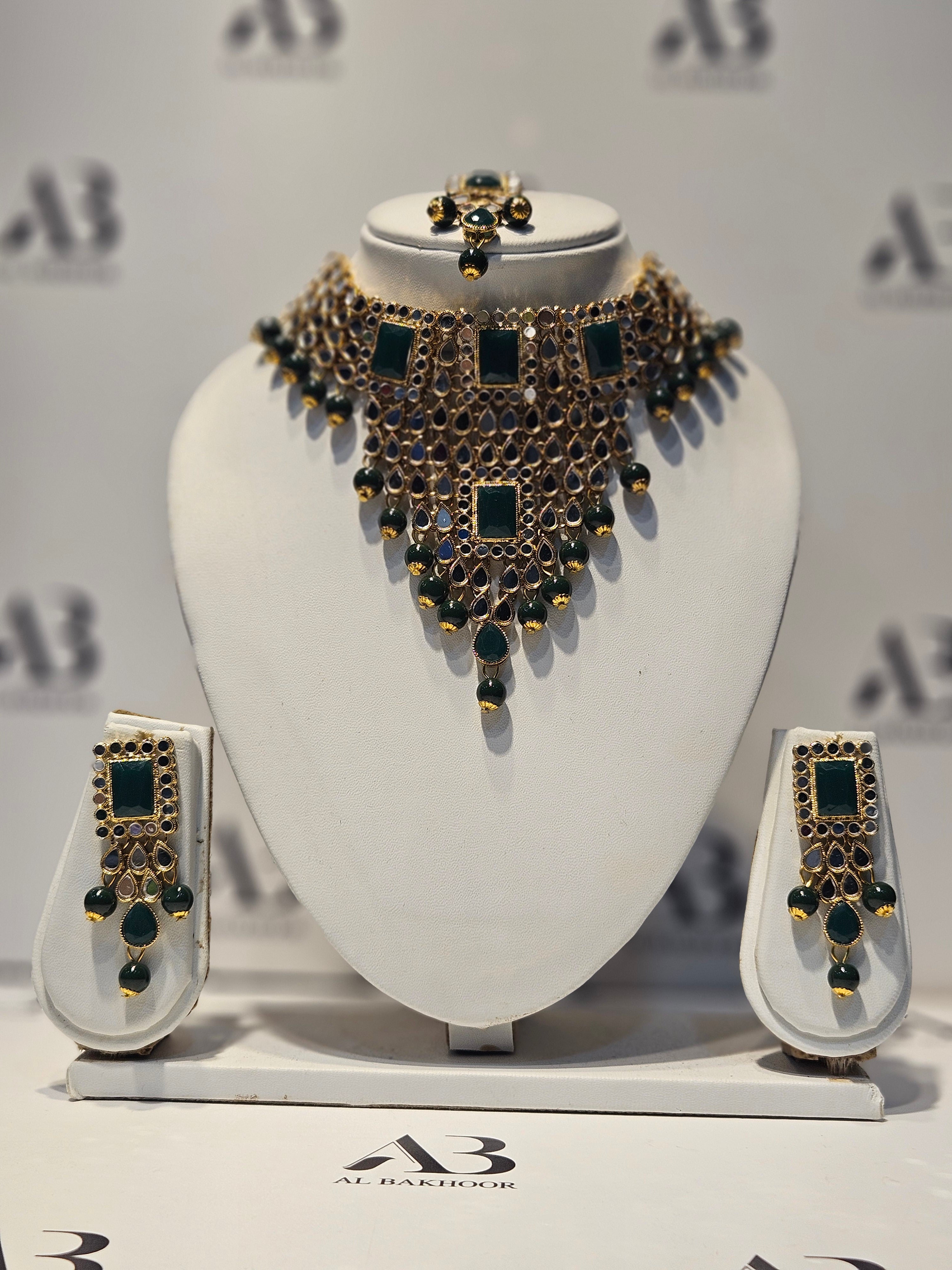 Womens Jewellery Set including Necklace, Earrings & Tikka / Headpiece